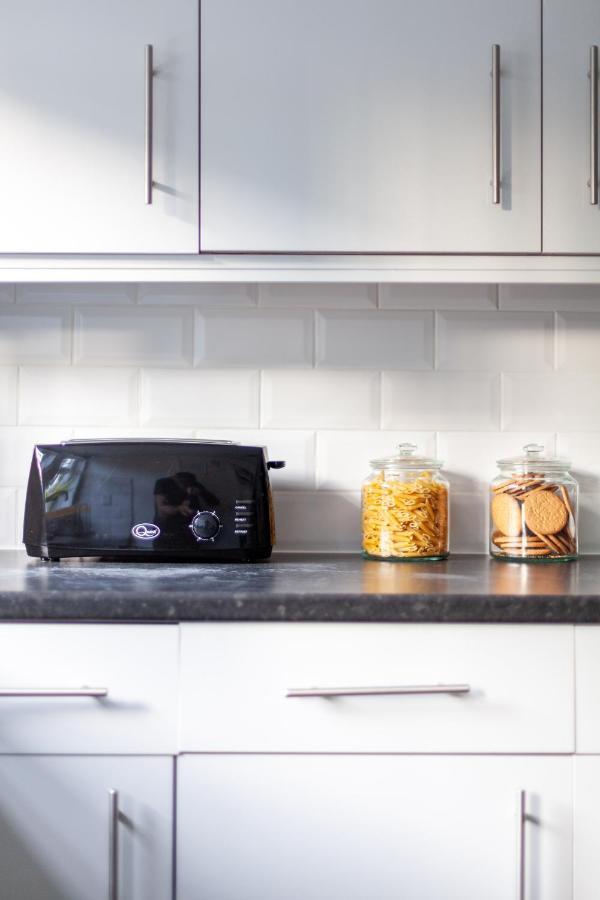 Arte Stays - 3-Bedroom Bright House London, Haggerston, Garden, Parking, 8 Min Walk To Haggerston Station, Weekly Or Monthly Stays, Serviced Accommodation - 7 Guests ภายนอก รูปภาพ