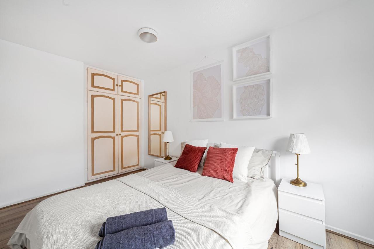 Arte Stays - 3-Bedroom Bright House London, Haggerston, Garden, Parking, 8 Min Walk To Haggerston Station, Weekly Or Monthly Stays, Serviced Accommodation - 7 Guests ภายนอก รูปภาพ