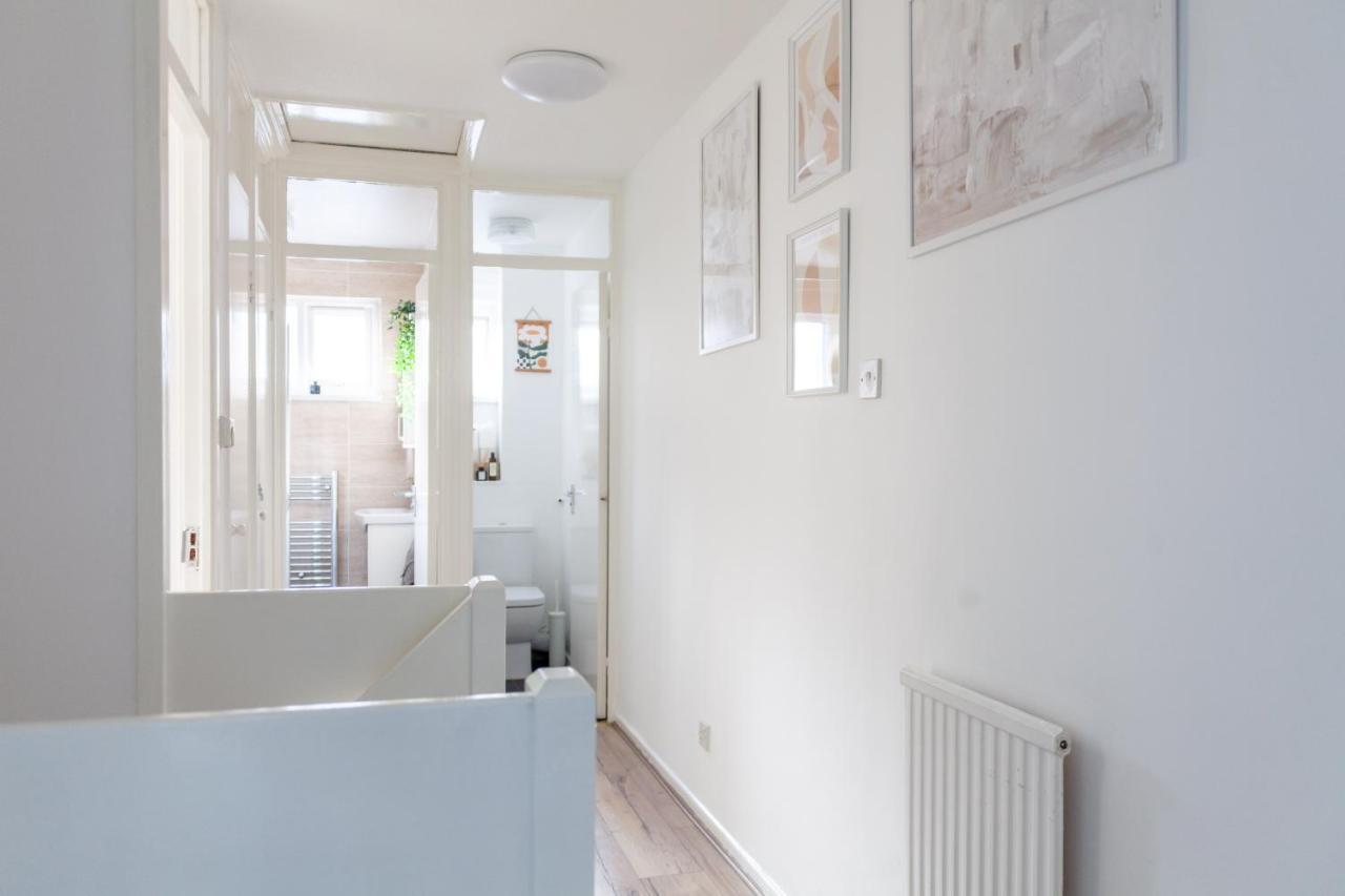 Arte Stays - 3-Bedroom Bright House London, Haggerston, Garden, Parking, 8 Min Walk To Haggerston Station, Weekly Or Monthly Stays, Serviced Accommodation - 7 Guests ภายนอก รูปภาพ