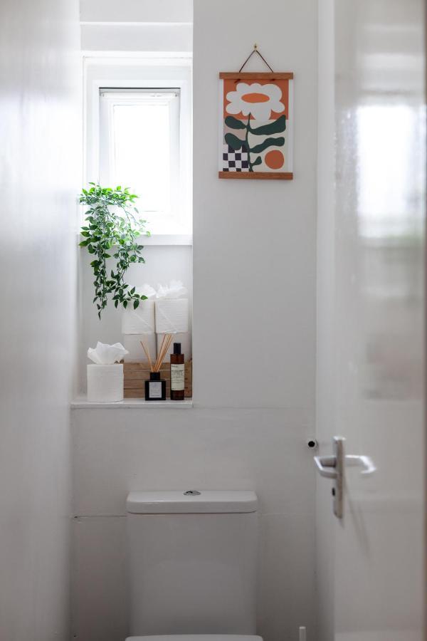Arte Stays - 3-Bedroom Bright House London, Haggerston, Garden, Parking, 8 Min Walk To Haggerston Station, Weekly Or Monthly Stays, Serviced Accommodation - 7 Guests ภายนอก รูปภาพ