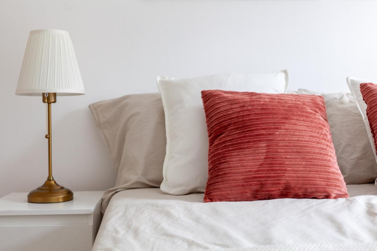Arte Stays - 3-Bedroom Bright House London, Haggerston, Garden, Parking, 8 Min Walk To Haggerston Station, Weekly Or Monthly Stays, Serviced Accommodation - 7 Guests ภายนอก รูปภาพ