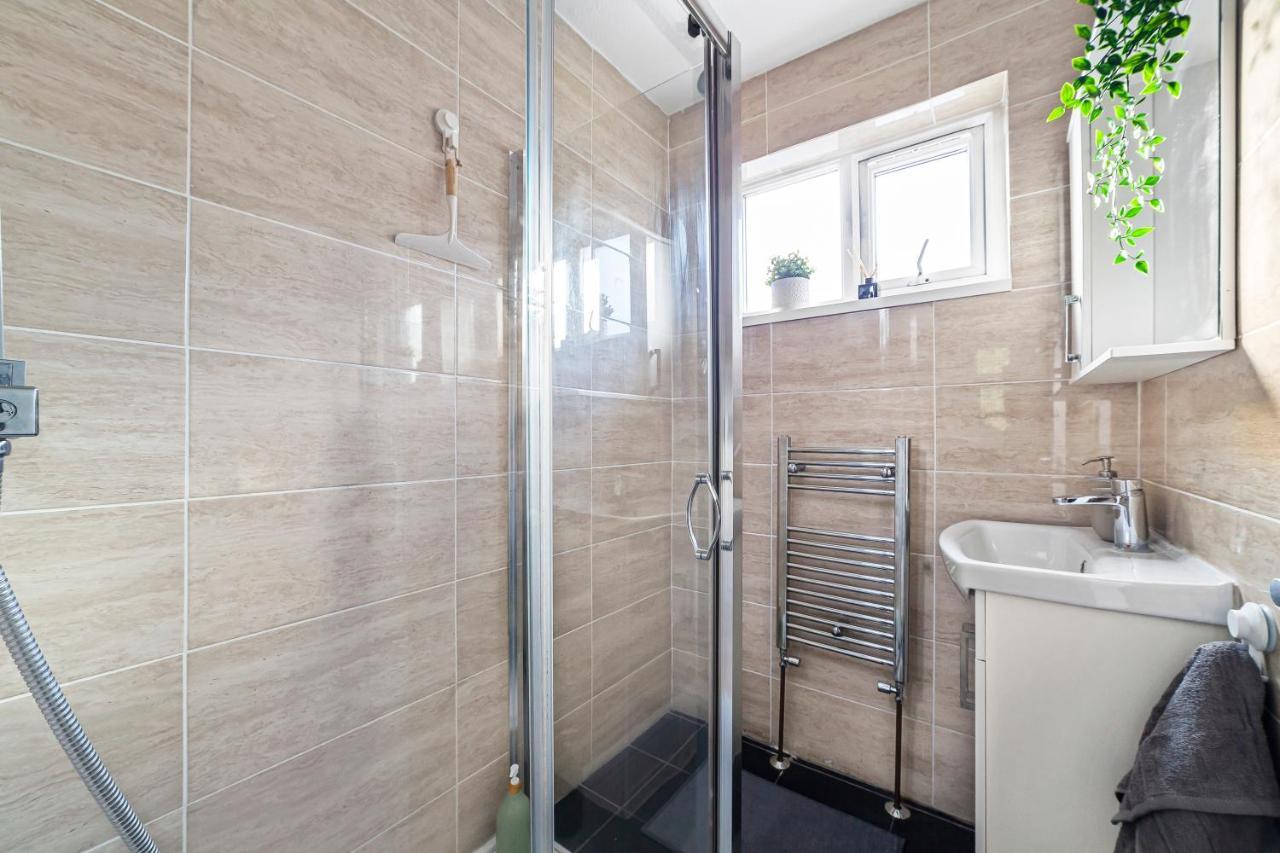 Arte Stays - 3-Bedroom Bright House London, Haggerston, Garden, Parking, 8 Min Walk To Haggerston Station, Weekly Or Monthly Stays, Serviced Accommodation - 7 Guests ภายนอก รูปภาพ